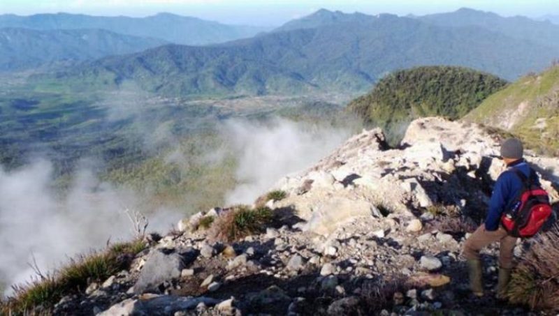Lapangan panas bumi Gunung Talang di Kabupaten Solok.