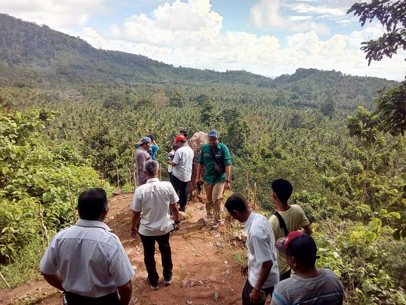 Tim berada di Desa Idamdehe, Kecamatan Jailolo meninjau lapangan panas bumi Jailolo