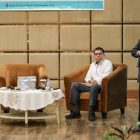 Ketua Harian Lembaga Kerapatan Adat Alam Minangkabau (LKAAM) Sumatera Barat, Amril Amir berbicara dalam FGD bertema Pemanfaatan Energi Panasbumi Sumatera Barat
